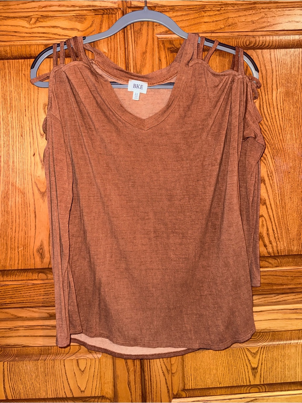 BKE Women's Brown Cold-Shoulder V-Neck Strappy Long Sleeve Top